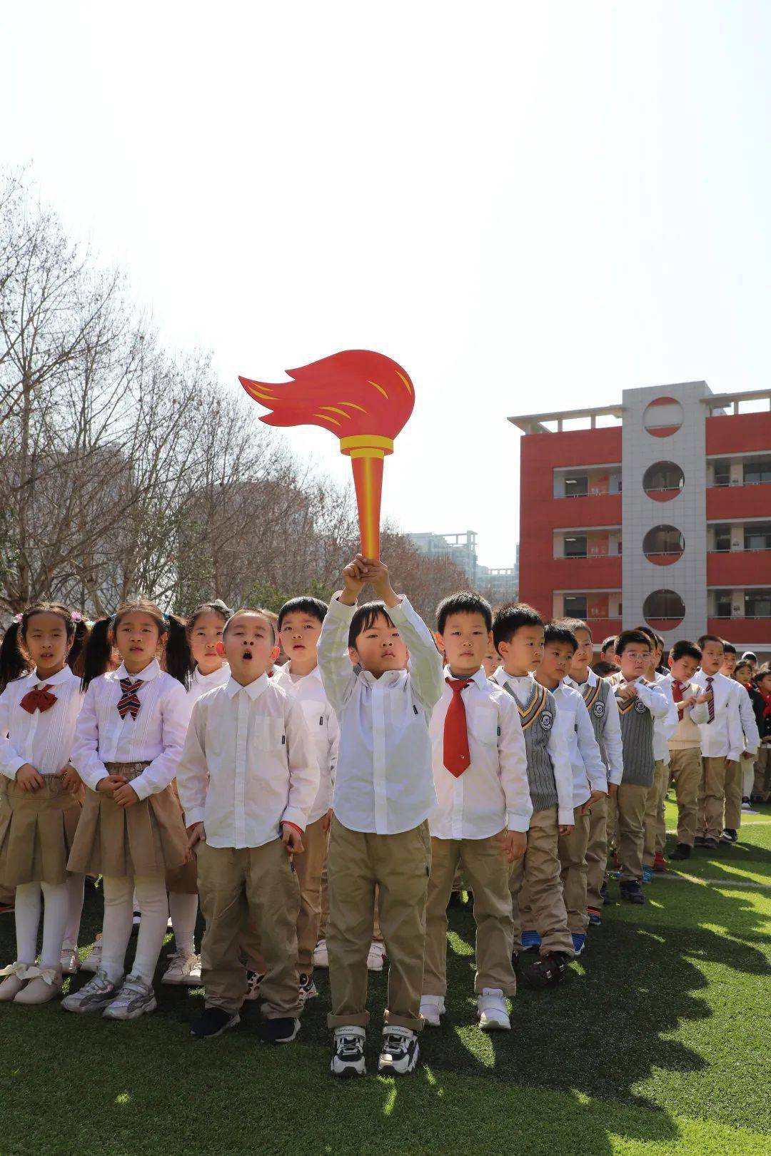 直通校园红色百年薪火相传银城小学20202021学年第二学期开学典礼