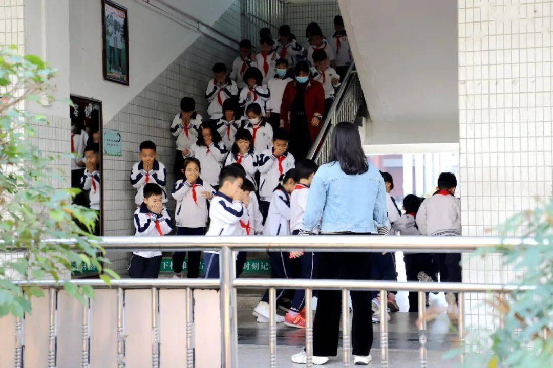 扬帆起航犇向新学期博罗实验学校2021年春季学期开学典礼暨紧急逃生