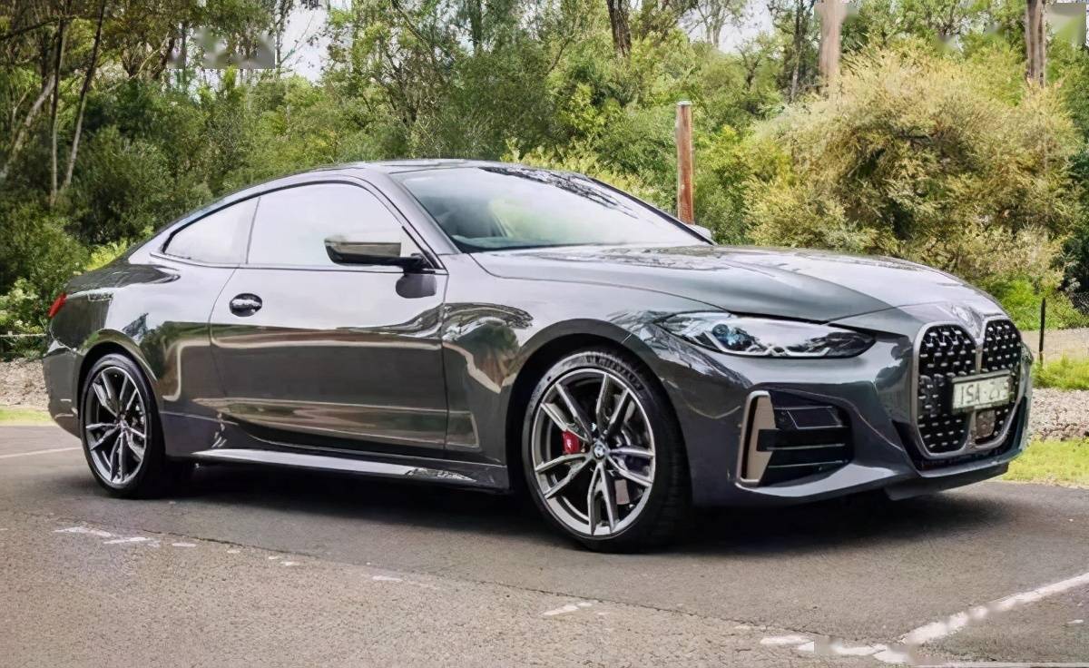 与m340i xdrive轿车不同,2021款全新宝马m440