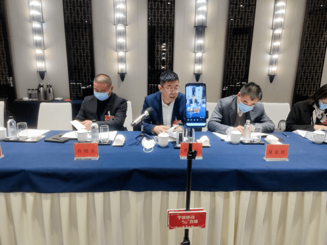 现场直击 | 代表团直播分组审议，“一府两院”“云”旁听_会务组