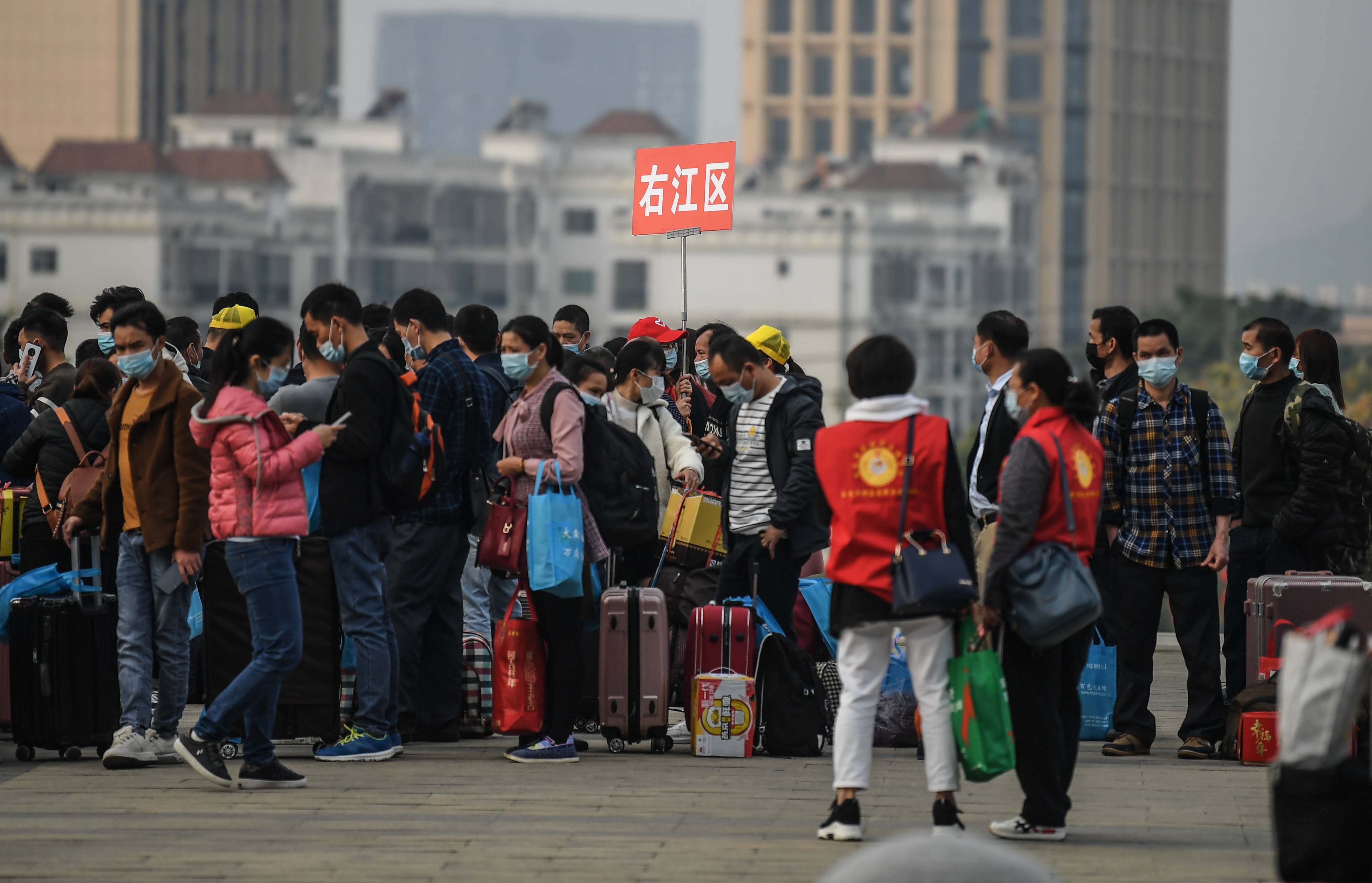 广西开行赴粤专列送务工人员返岗复工