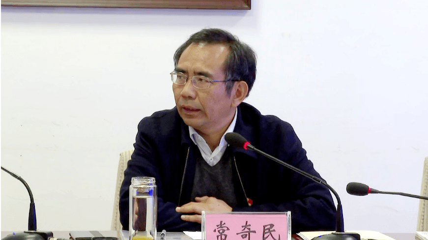 会议由市人大常委会副主任,县委书记常奇民主持.