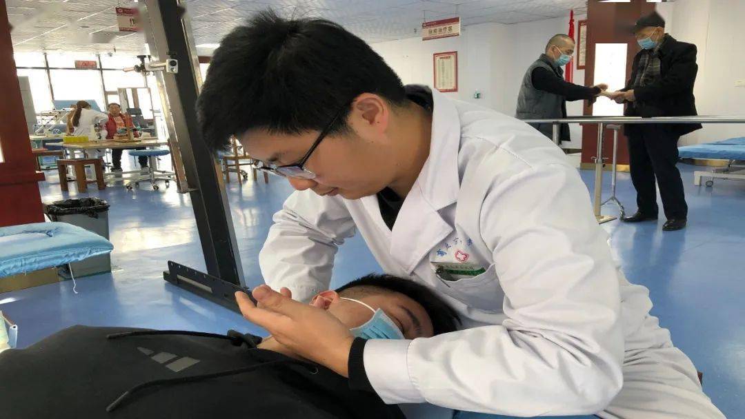 【媒体报道】名医直播间--商丘市中医院康复科主任冯威:关注康复治疗