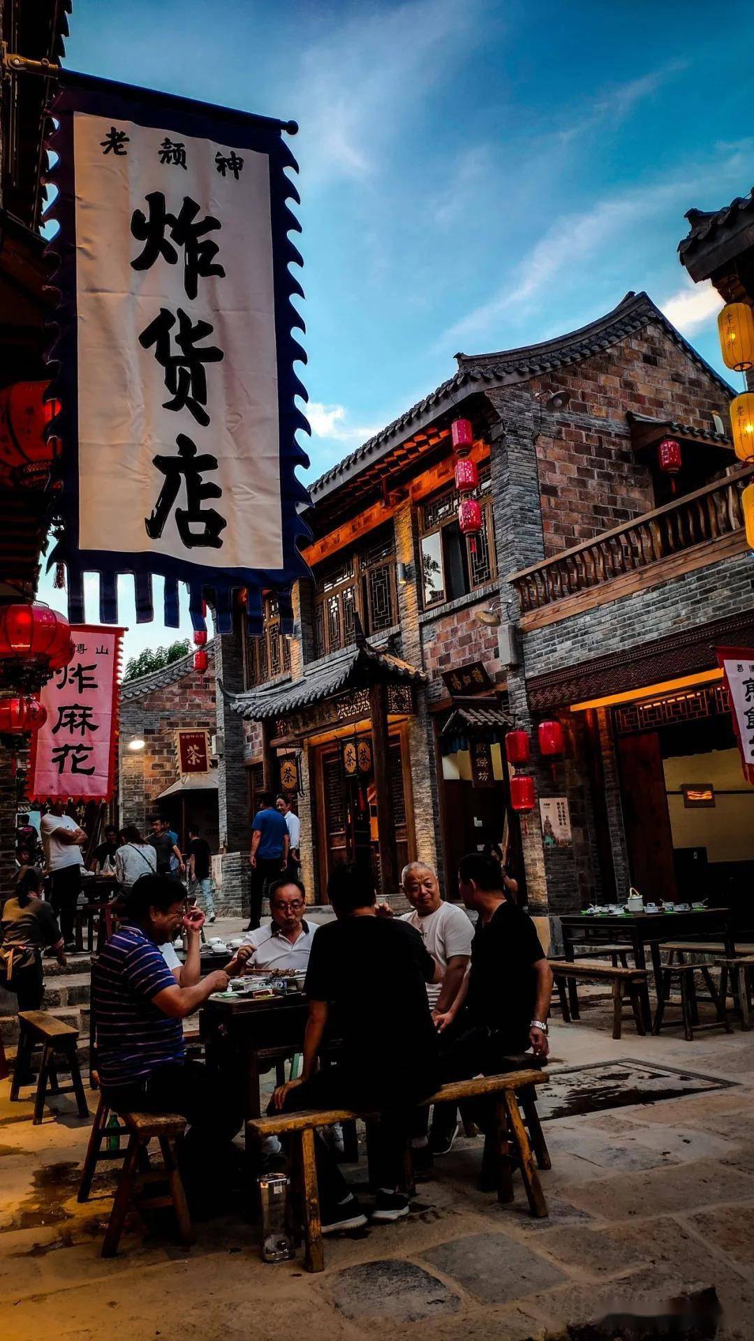 古街,老店,老味道,老颜神美食街,保留着博山老底子市井气息的同时,又