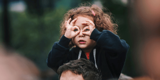 孩子看东西时总爱眯眼警惕是弱视