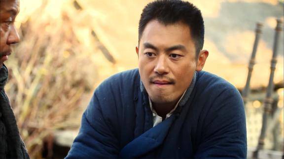 红高粱余占鳌霸气报仇不仅把火车轨道给挖了还留下芳名