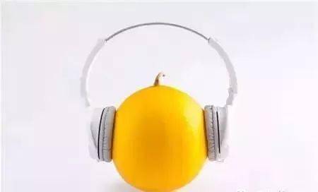 图里钳着药瓶 猜成语_药瓶卡通图片