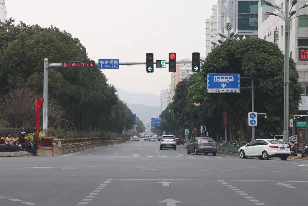 泉州刺桐路实现双向绿波通行走完全程只需