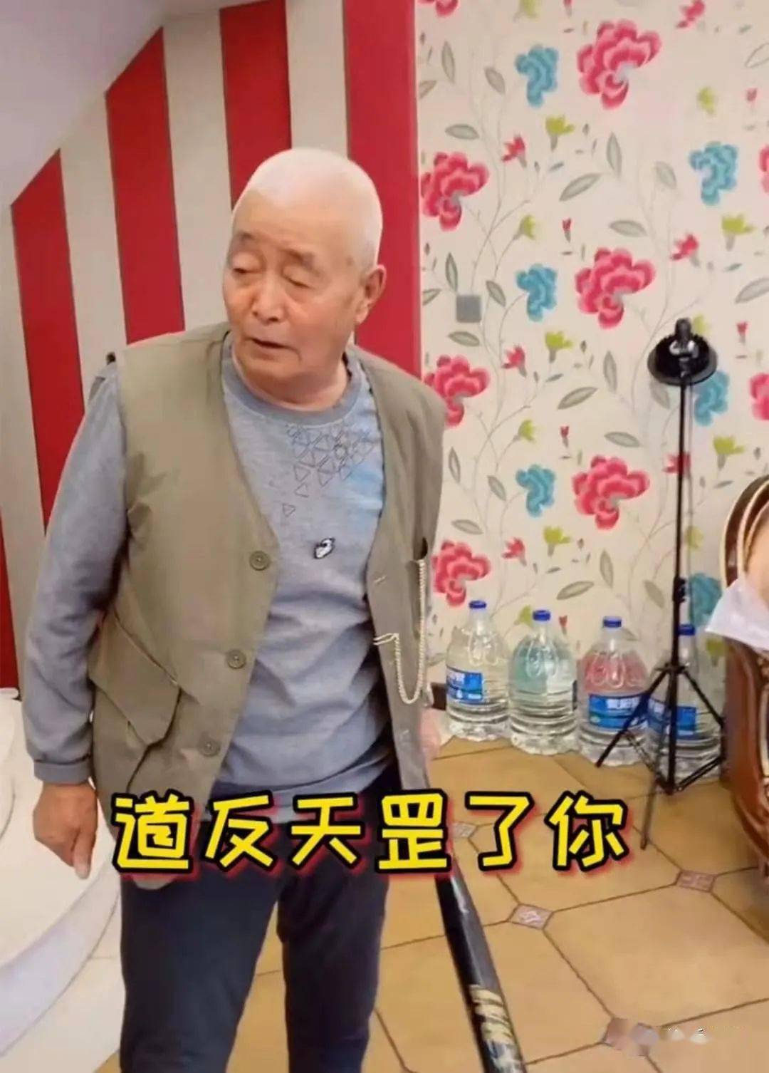 在耀杨和亲友的眼中,姥爷一直简单,善良.