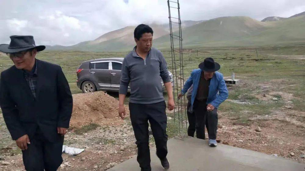 喜讯治多县索加乡莫曲村第一书记玉成荣获全国脱贫攻坚先进个人