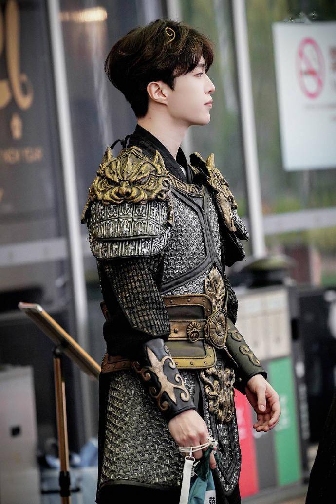 范丞丞王牌对王牌至尊宝造型公开春游家族一出现就是老coser了