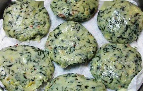 上锅蒸加腊肉,芽菜做成圆饼与青团一样的清明限定菜蒿菜馍馍04每一样