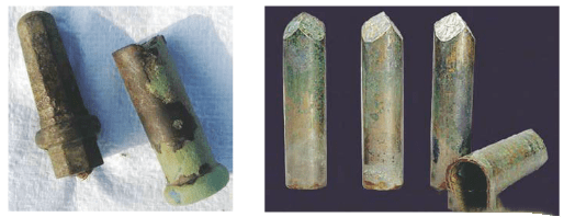 锐殳有刃,晋杸则无刃而仅有铜套状的鐏(首和晋)安装于积竹木柲两端