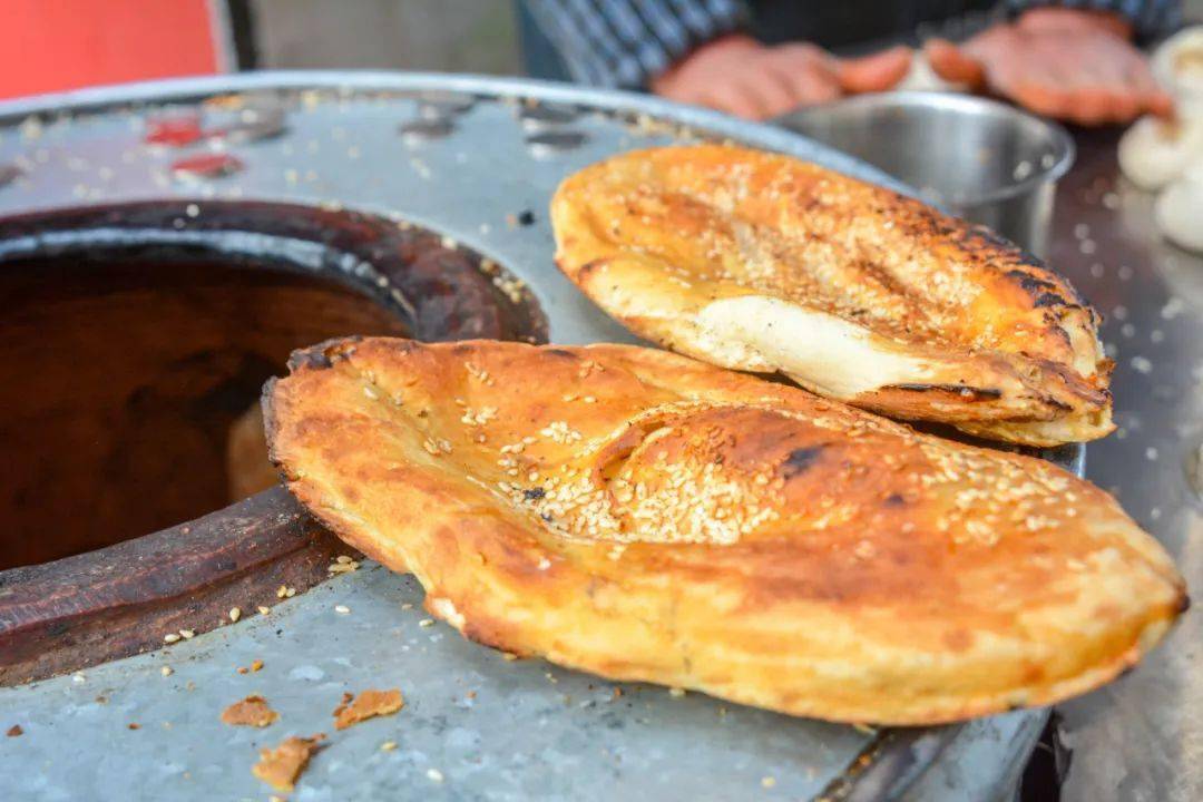 咸馍烧饼锅巴子向枕头馍发起挑战谁才是阜阳真正的馍王