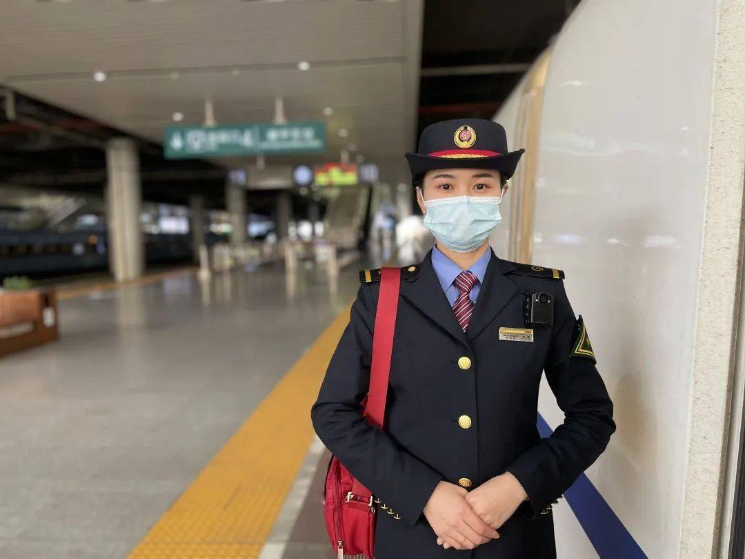 又甜又飒动姐的双面人生一面干练一面软萌