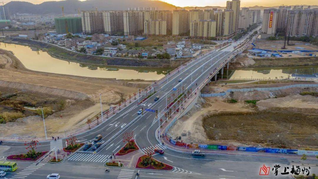 兴宁市锦绣大桥建成通车,连通了锦绣大道与兴宁大道.