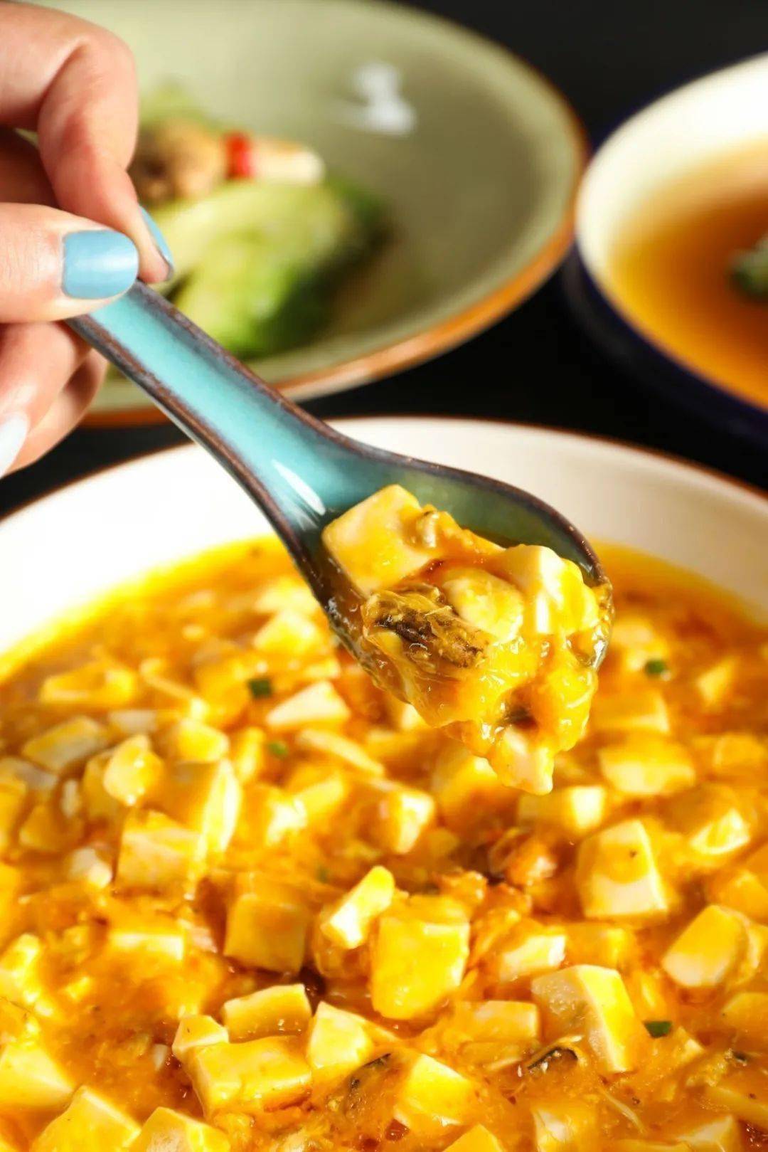 而嫩滑的蟹肉,又让豆腐添加了一丝嚼头