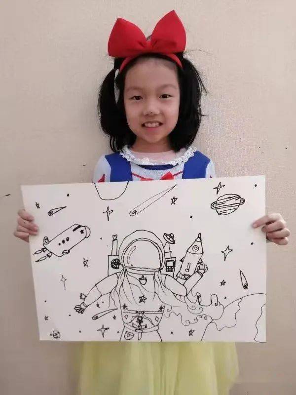 未来自己的自画像浑南一校金地校区假期实践作业展三年五班王紫清
