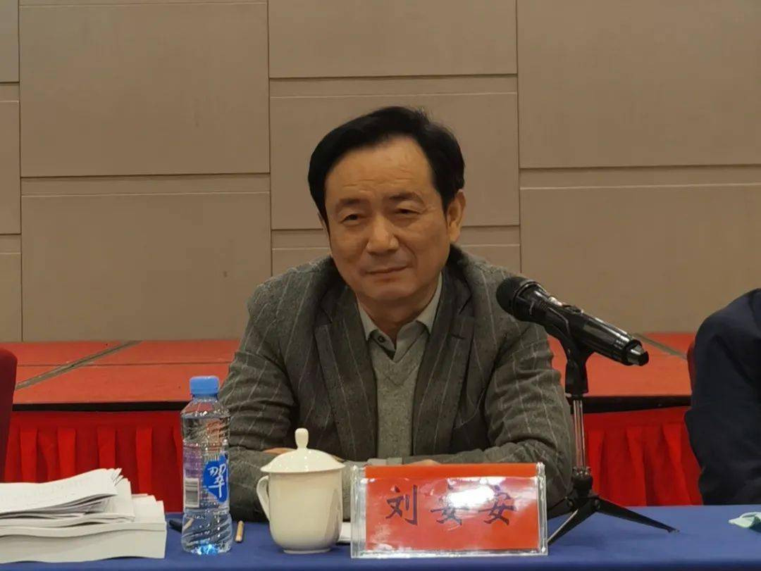 市人大财经委召开全体会议对"十四五"规划和二0三五