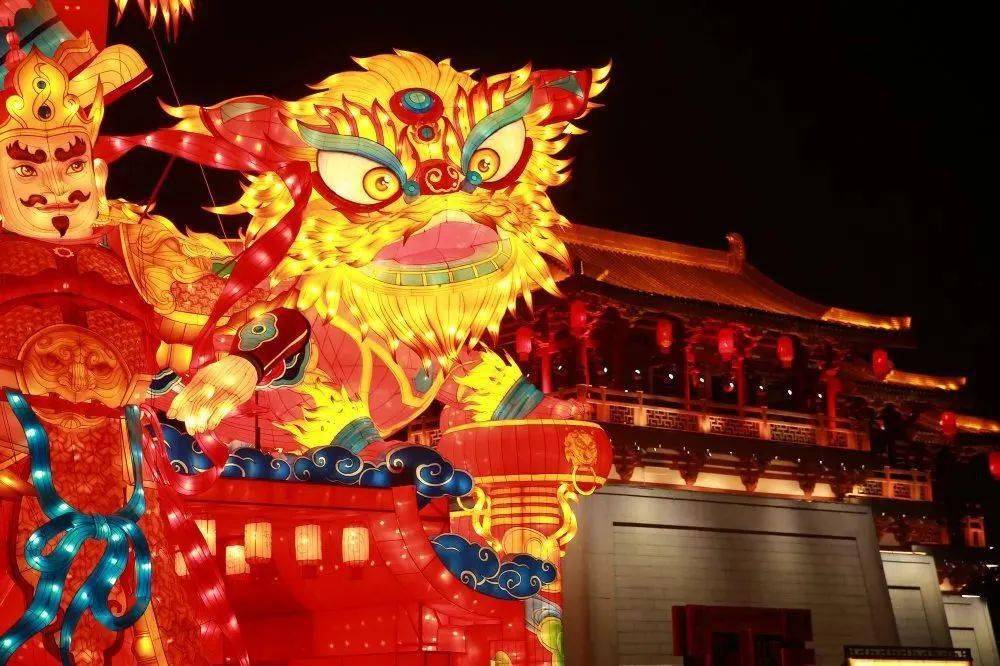 30万米05灯海,千年打铁花……今年的元宵节灯会,哪家最精彩?_自贡