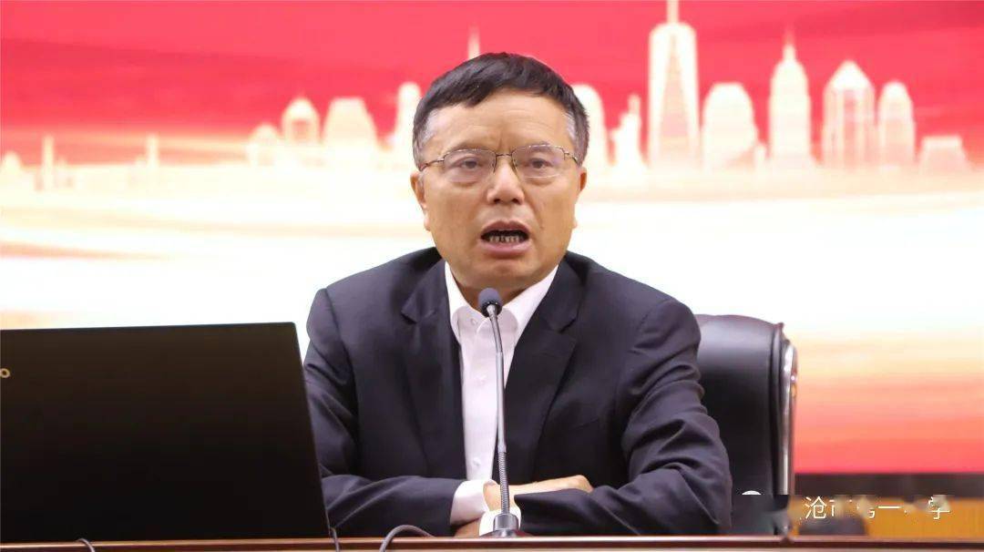 会上,高家余校长带领全体教职工学习解读了临沧市2021年教育工作会议