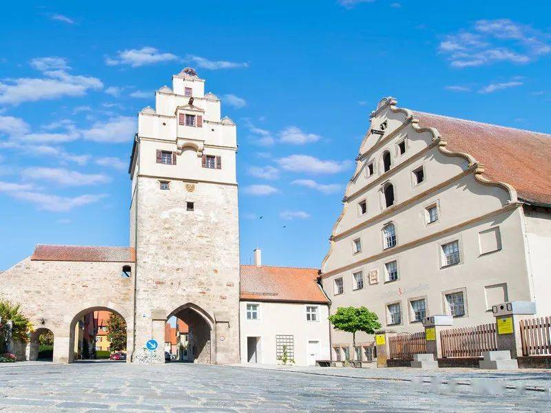 "飞往" 中世纪小镇的春天_丁克尔斯比尔