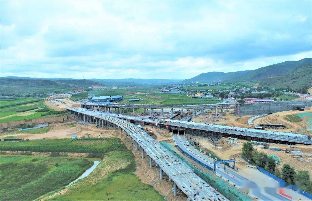 gdp和贫困标准关系_贫困山区的孩子图片