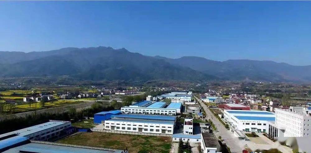 凤凰县2020年gdp_湘西凤凰县1996年图片(2)