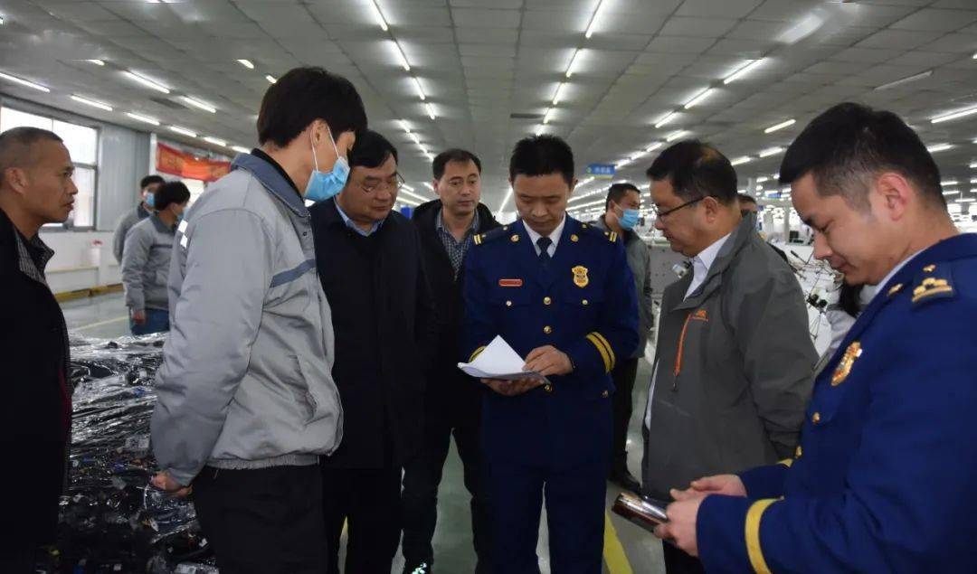 在园区企业甫林电子,毛玉华一行首先听取了企业安全生