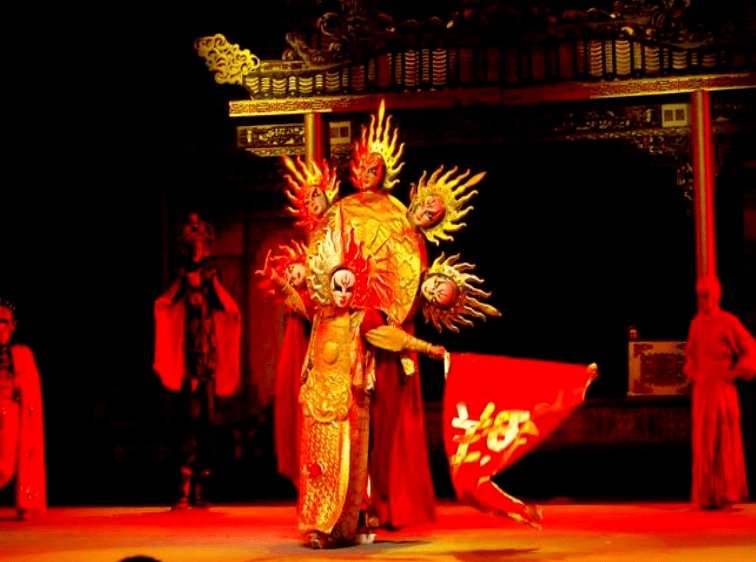 一次偶然的机会让他接触到群派六头变脸,他认为这是在川剧基础上的