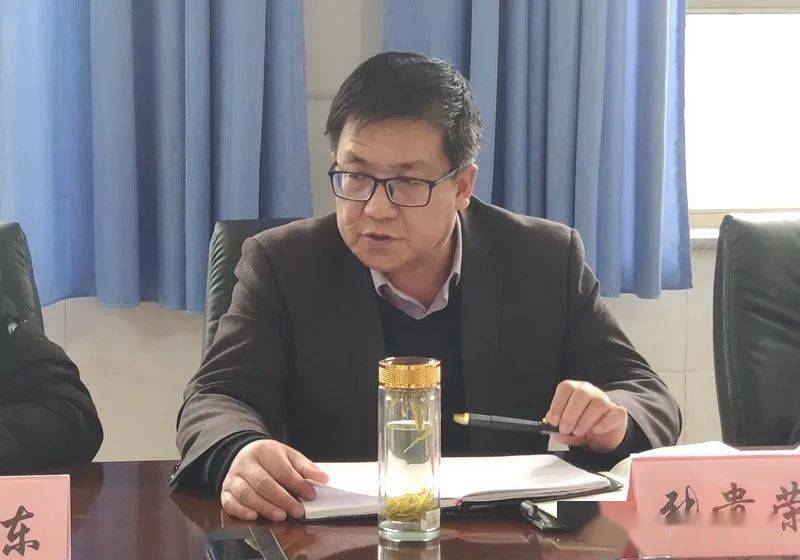 会宁二中两名主任赵宏文,孙富强升任会宁二中副校长.