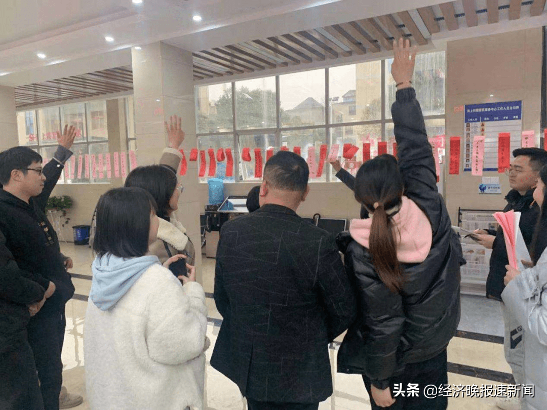 你比划我猜搞笑成语_你比划我来猜搞笑成语(2)