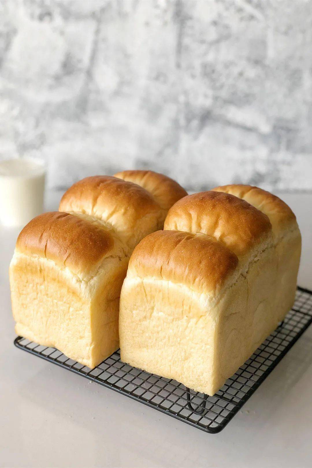 课堂| 经典吐司这样做,奶香浓郁,软绵香甜,简直太治愈