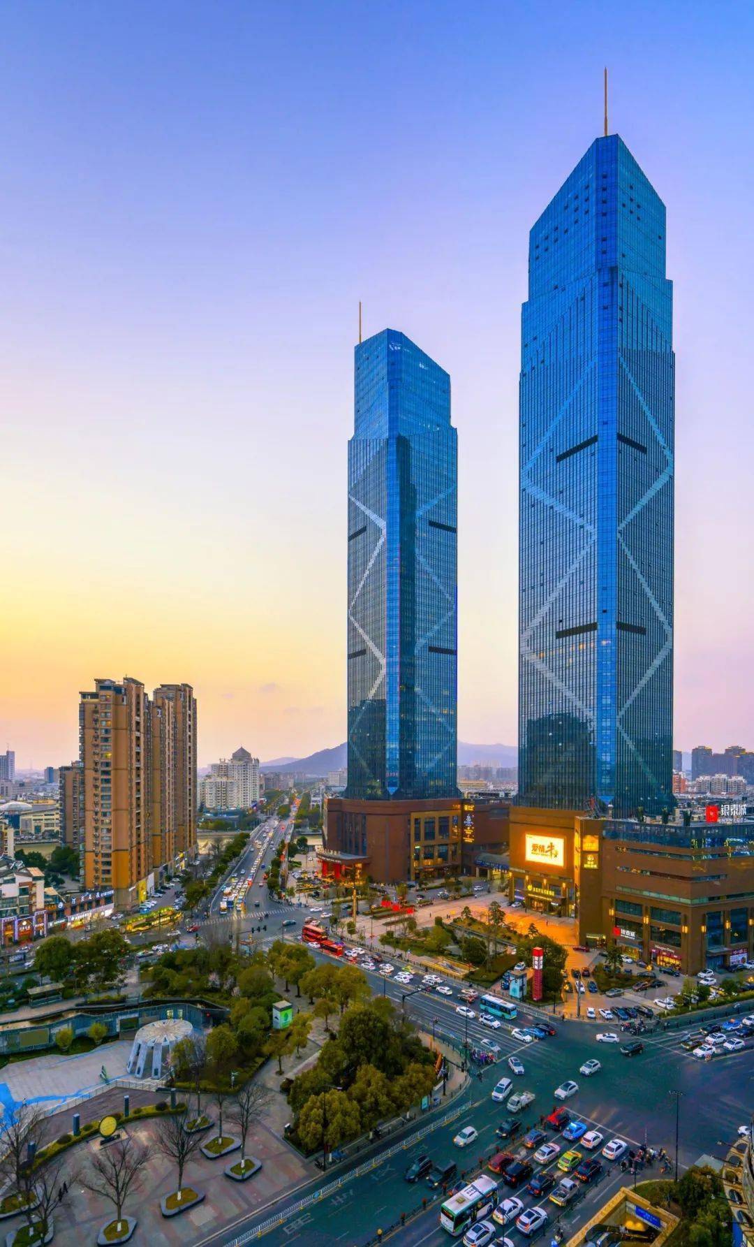 湖州进入"两会时间",今天政协委员报到