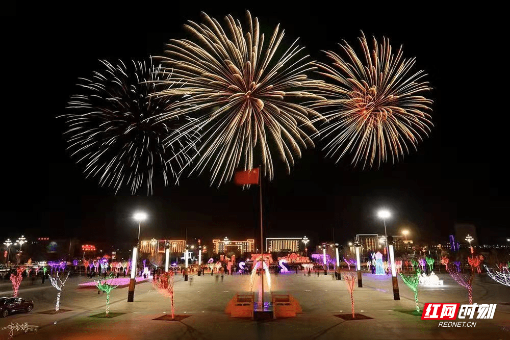 举城遥望烟花宴 元宵玩赏齐欢畅