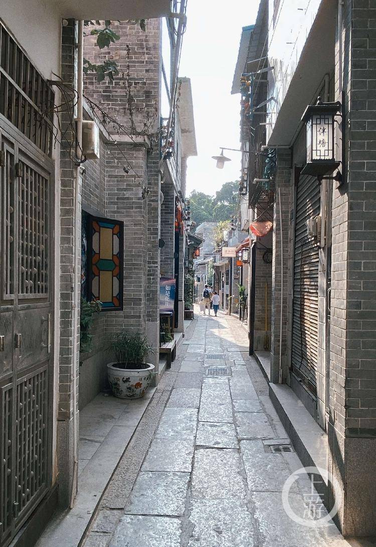 时代夹缝中的广州900年古村：现代商铺林立，历史古迹修缮久拖不决