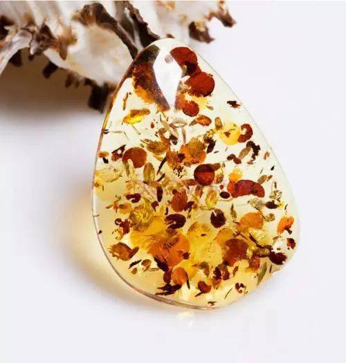 千姿百态的有机宝石琥珀你知道几种