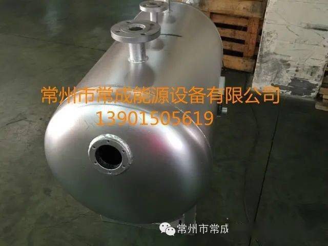 膨胀槽又叫高位槽安装在系统管道最高点并且再向上152m的高度上由于它