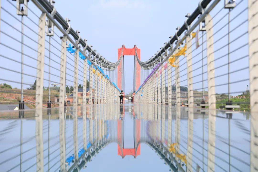 红豆村玻璃桥图片