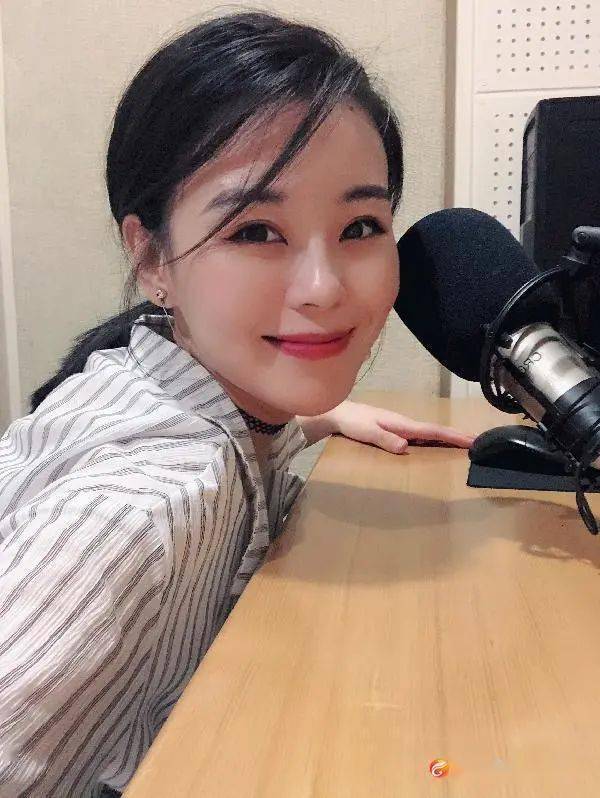 杨青青,涪陵区融媒体中心新闻主播. 主播语录: 一蓑烟雨任平生.