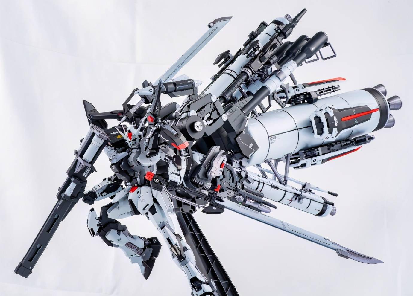 mg比例精神感应型强袭高达模型