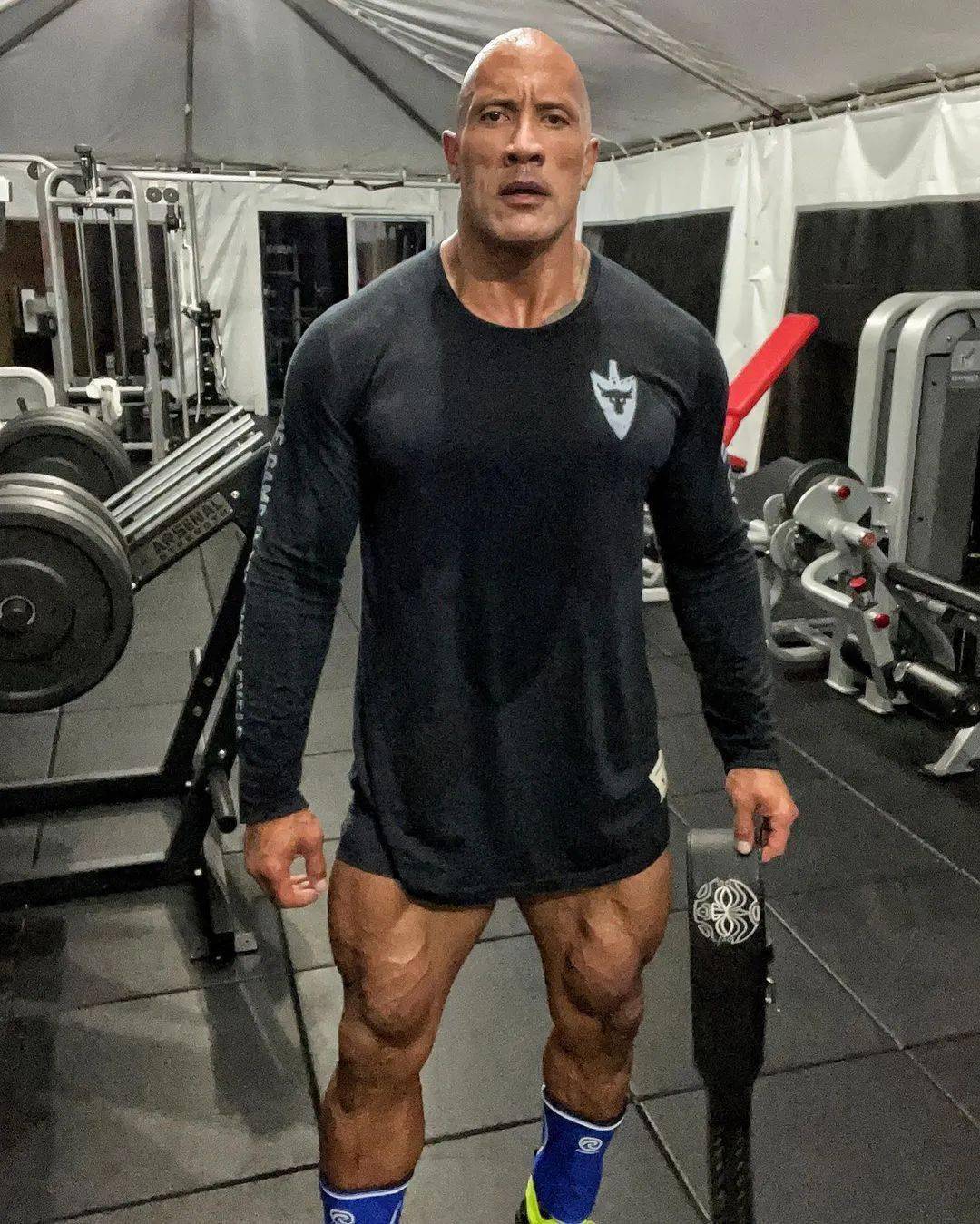 据强森透露他平时非常注重腿部的训练毕竟只有底盘扎实了全身才会有更