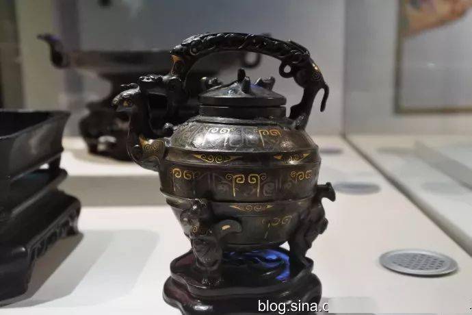 乾隆皇帝的文物收藏与包装艺术上