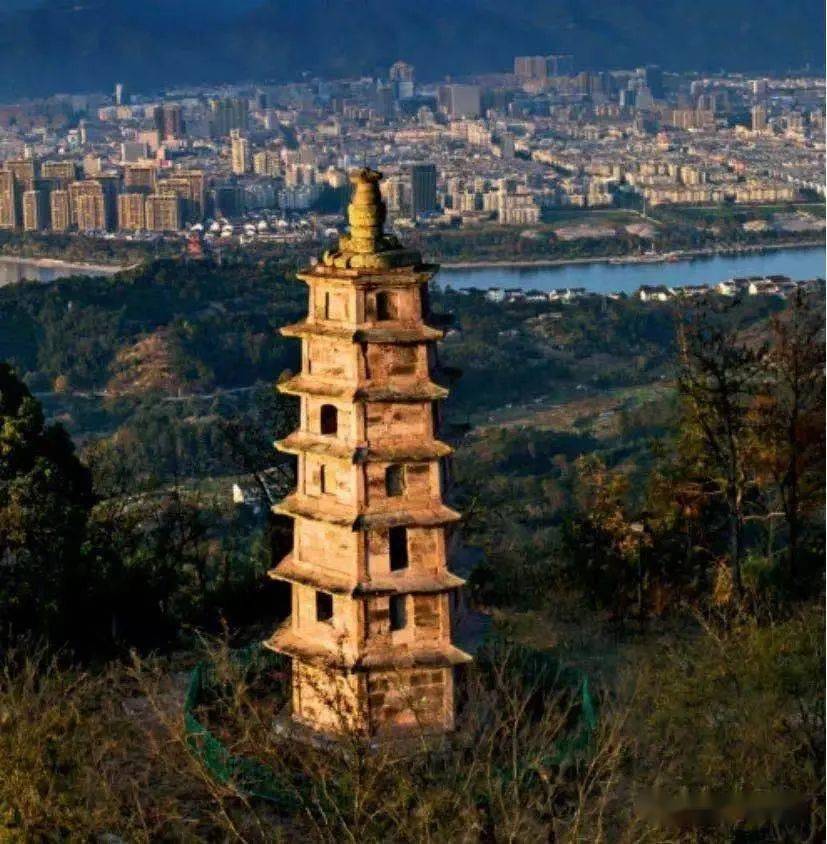 春暖花开37山花烂漫徒步南明巾山塔赏春日繁花