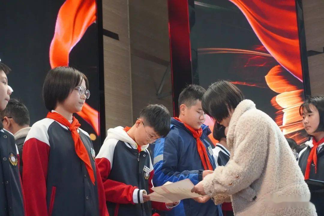 奋蹄深耕犇跑向前路桥三中隆重召开2020学年第二学期开学典礼暨表彰