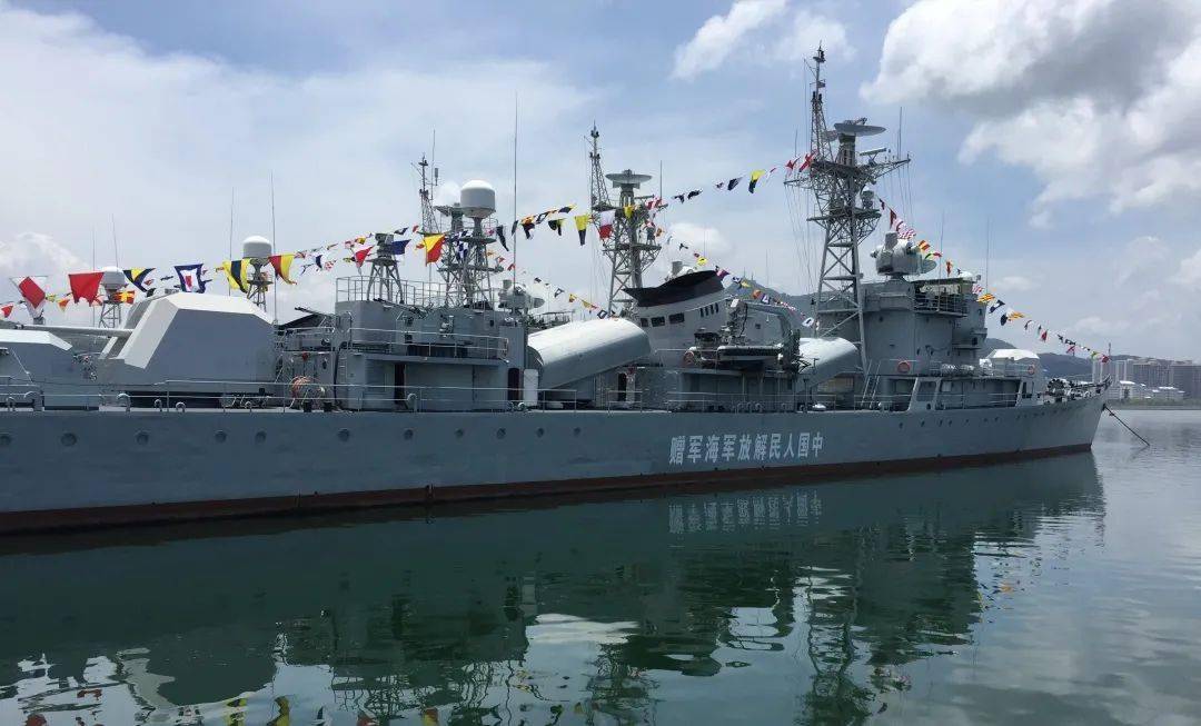 "金华舰"为捍卫国家主权和领土完整留下了无数闪光的航迹,在海军战斗