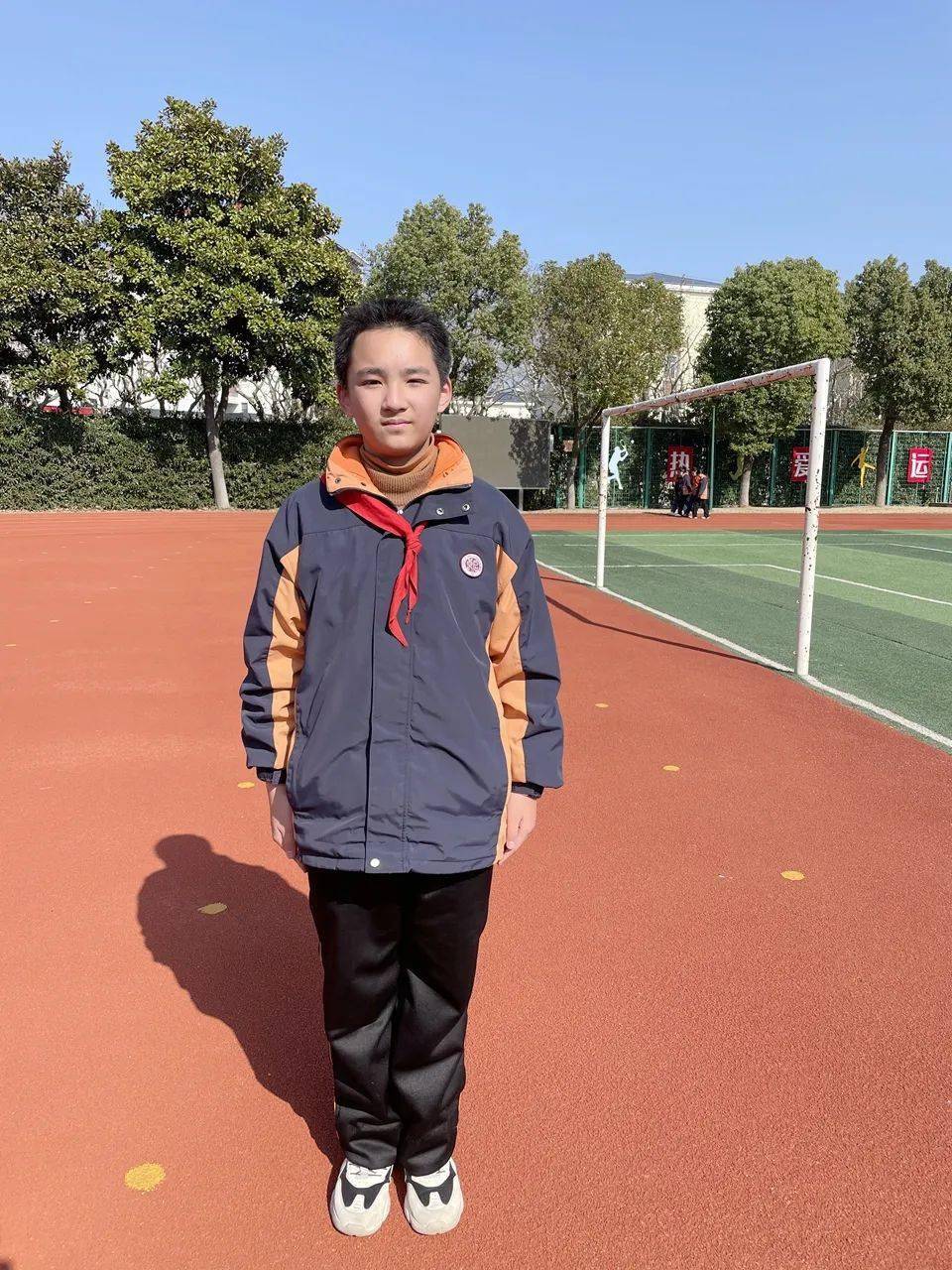 光荣升旗手启良中学第二周升旗手风采