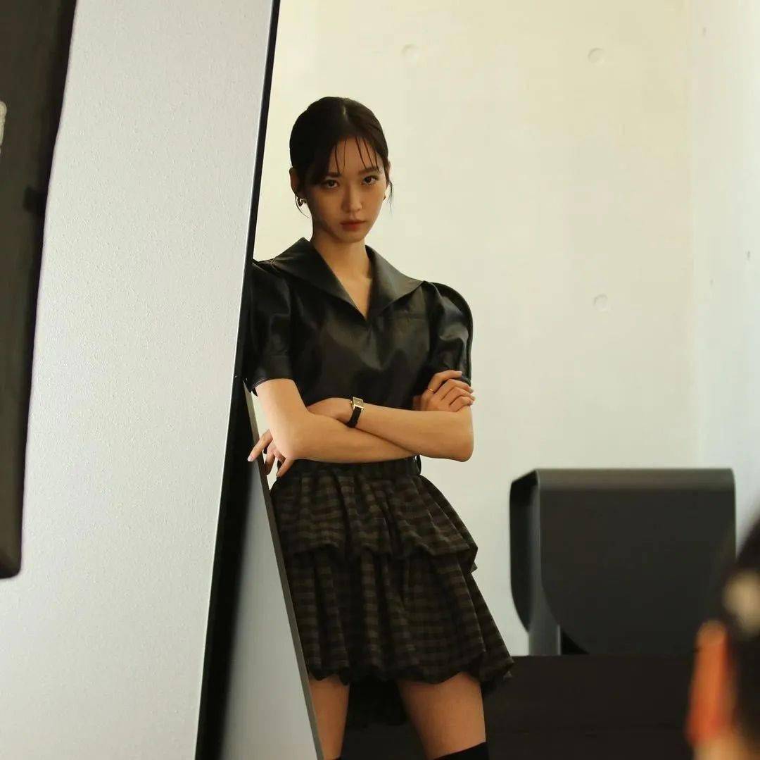 富家千金——夏恩星新一季中夏恩星的衣品也像被开光了一样,虽然不如