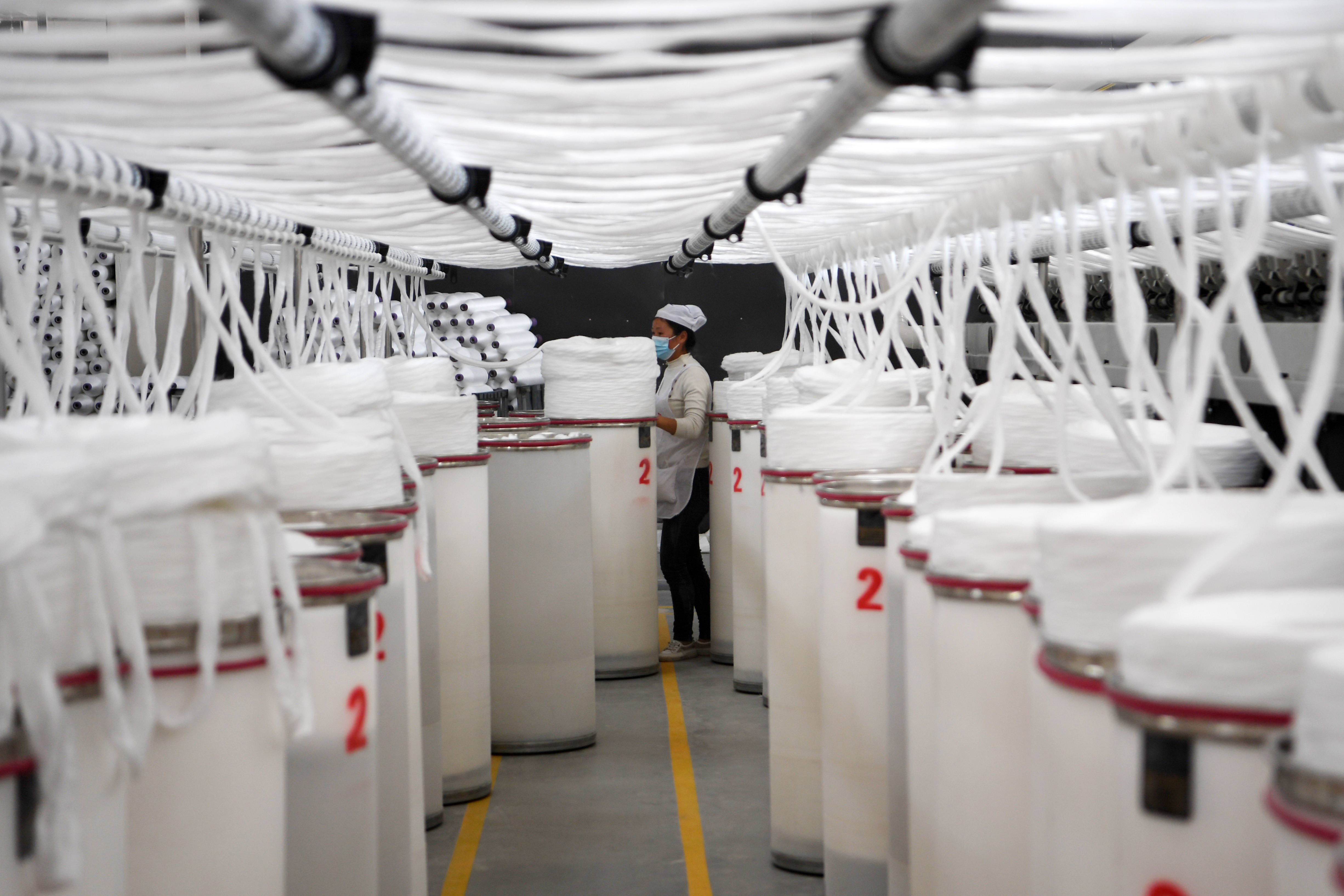 产自扶贫车间的超千吨涤纶缝纫线远销海外