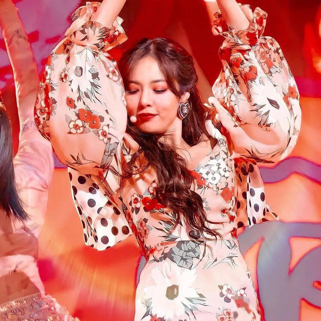 泫雅沙雕视频来了 这次整了五个 太欢乐!_shower